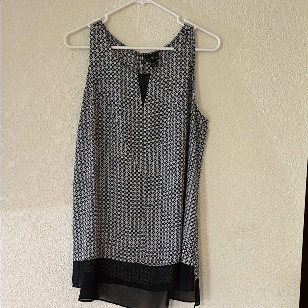 Sleeveless Black and White Patterned Top